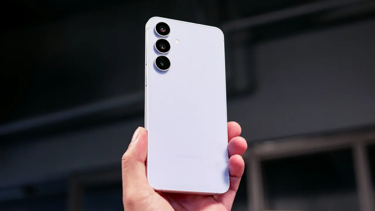 Samsung Galaxy S25 FE: последние обновления ПО