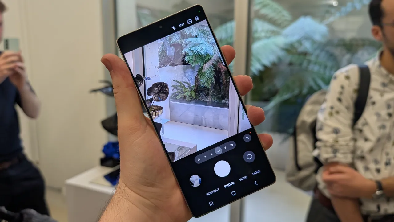 Samsung Galaxy S25 Ultra: баг камеры в One UI 8, исправление в пути