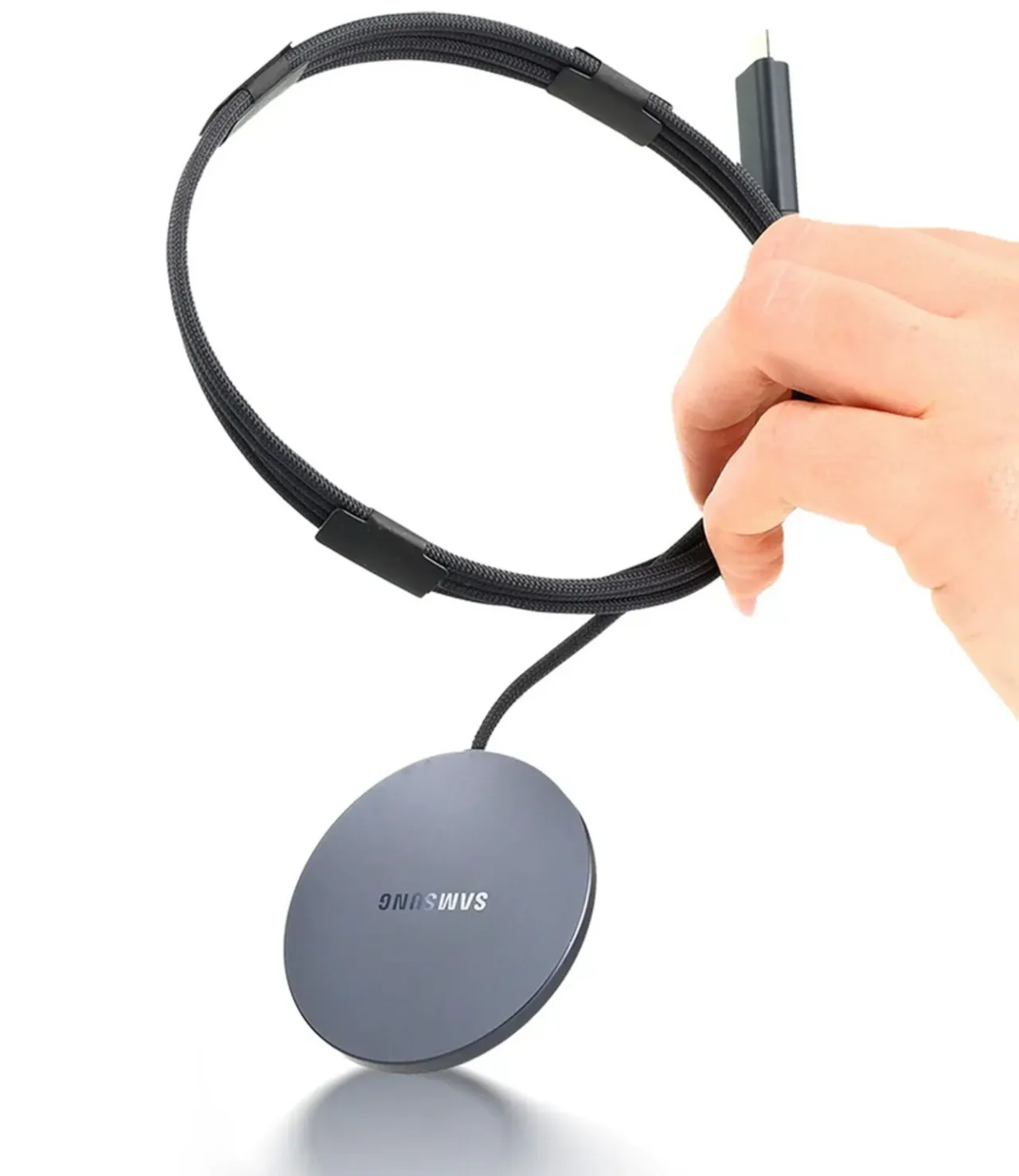 Samsung Magnet Wireless Charger с Qi2 и 25 Вт для серии Galaxy S26 в руке