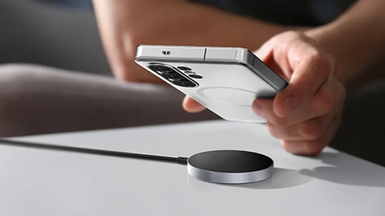 Магнитная беспроводная зарядка Qi2 от Samsung