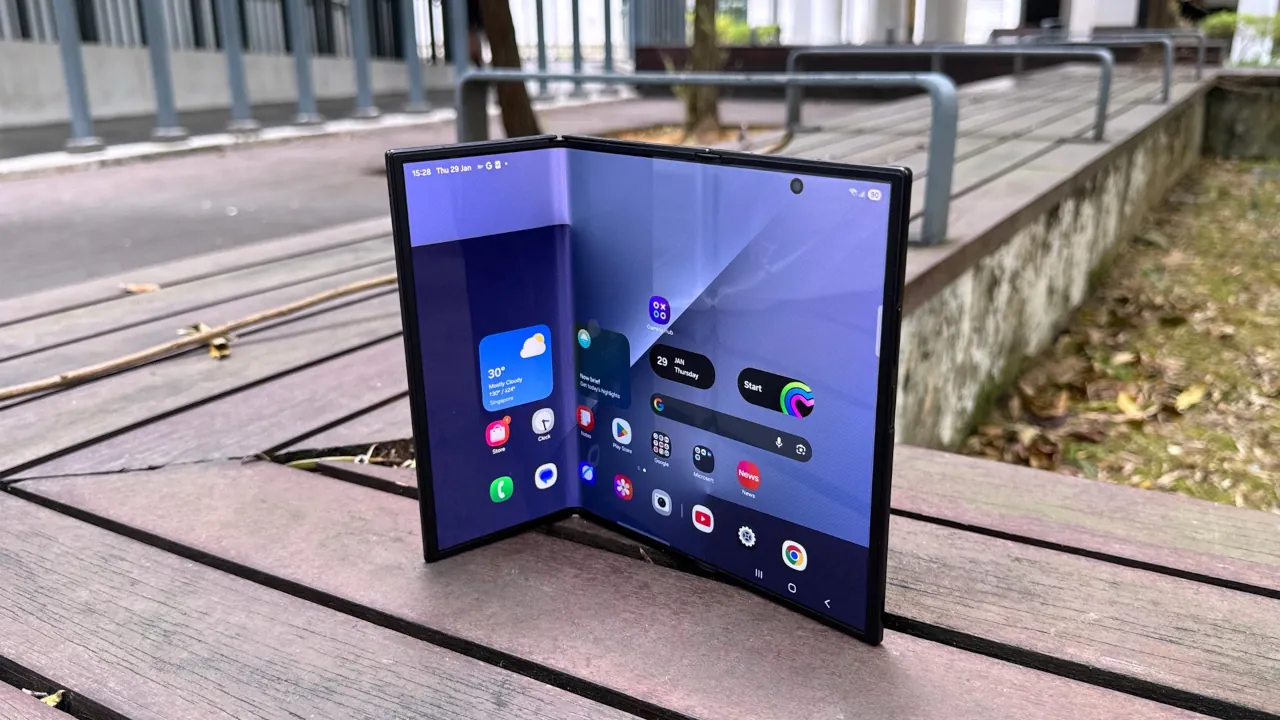 Смартфон Samsung Galaxy Z TriFold